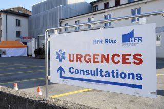 Une initiative parlementaire vise à empêcher les consultations inutiles aux urgences des hôpitaux. (Photo d'archives) KEYSTONE/ANTHONY ANEX
